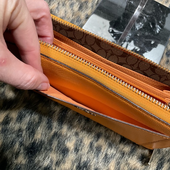 COACH FULL ZIP ACCORDION CROSS GRAIN LEATHER WALLET - Picture 8 of 11